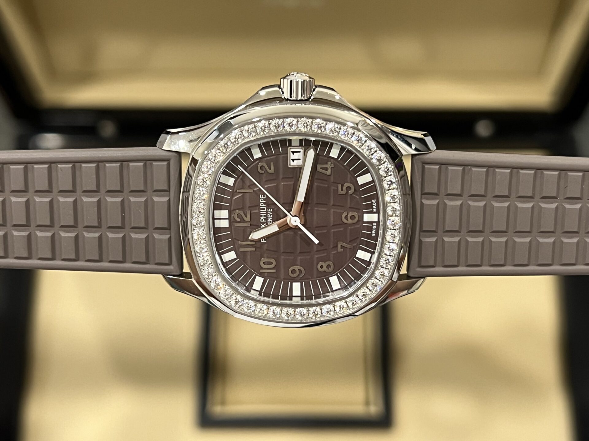 Patek Philippe Aquanaut 5067A Watch Grey With Stone Bezel 35.6mm - Image 3