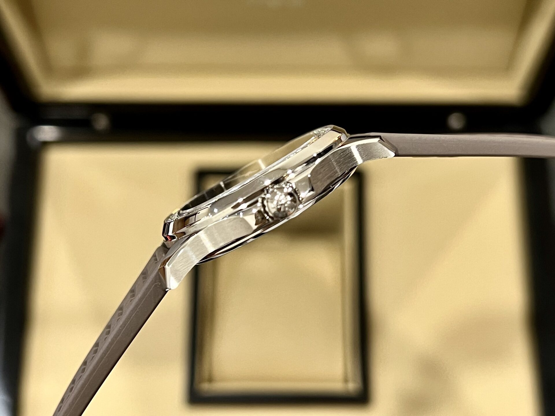 Patek Philippe Aquanaut 5067A Watch Grey With Stone Bezel 35.6mm - Image 4