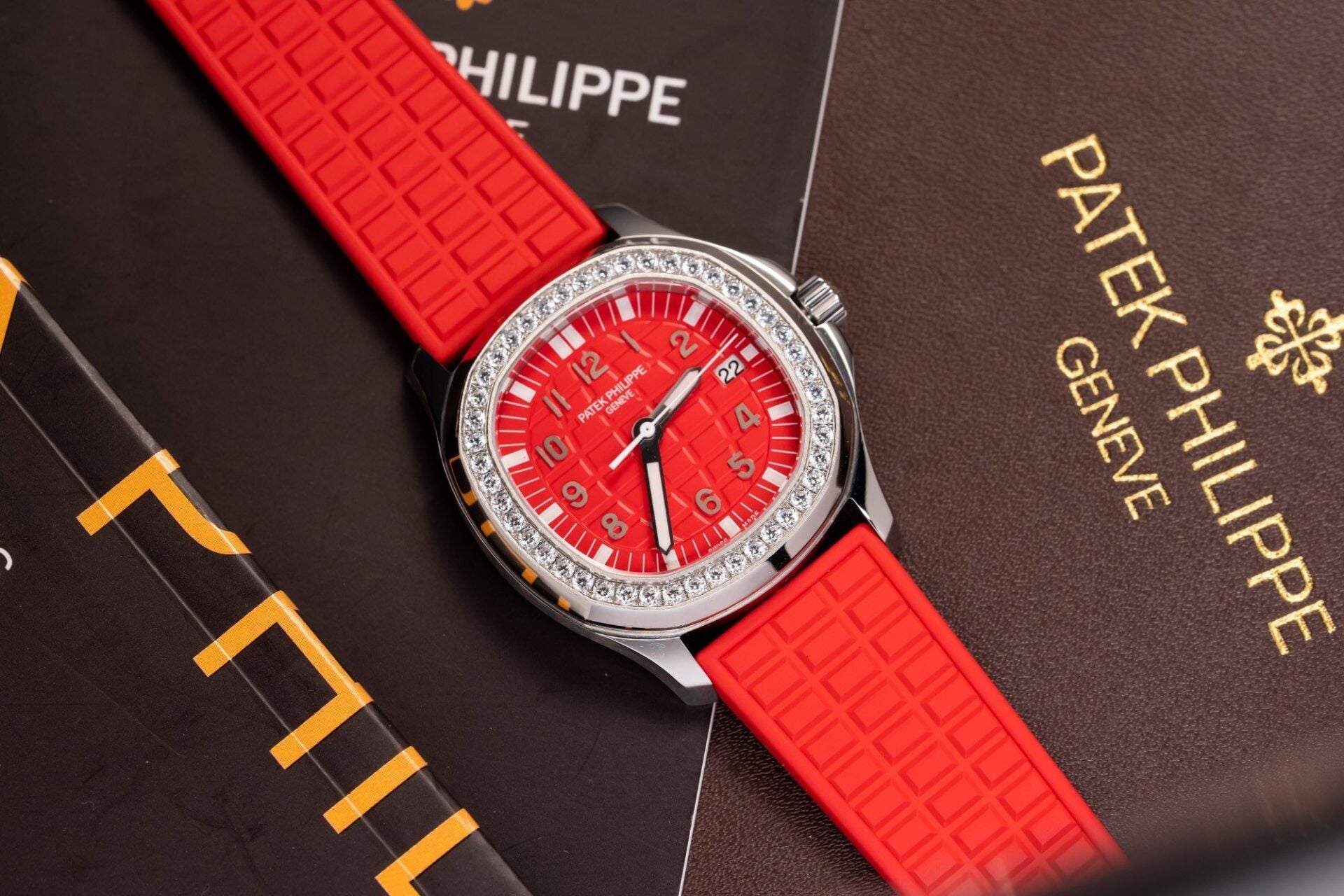 Patek Philippe Aquanaut 5067G Watch Red 35.6mm - Image 3