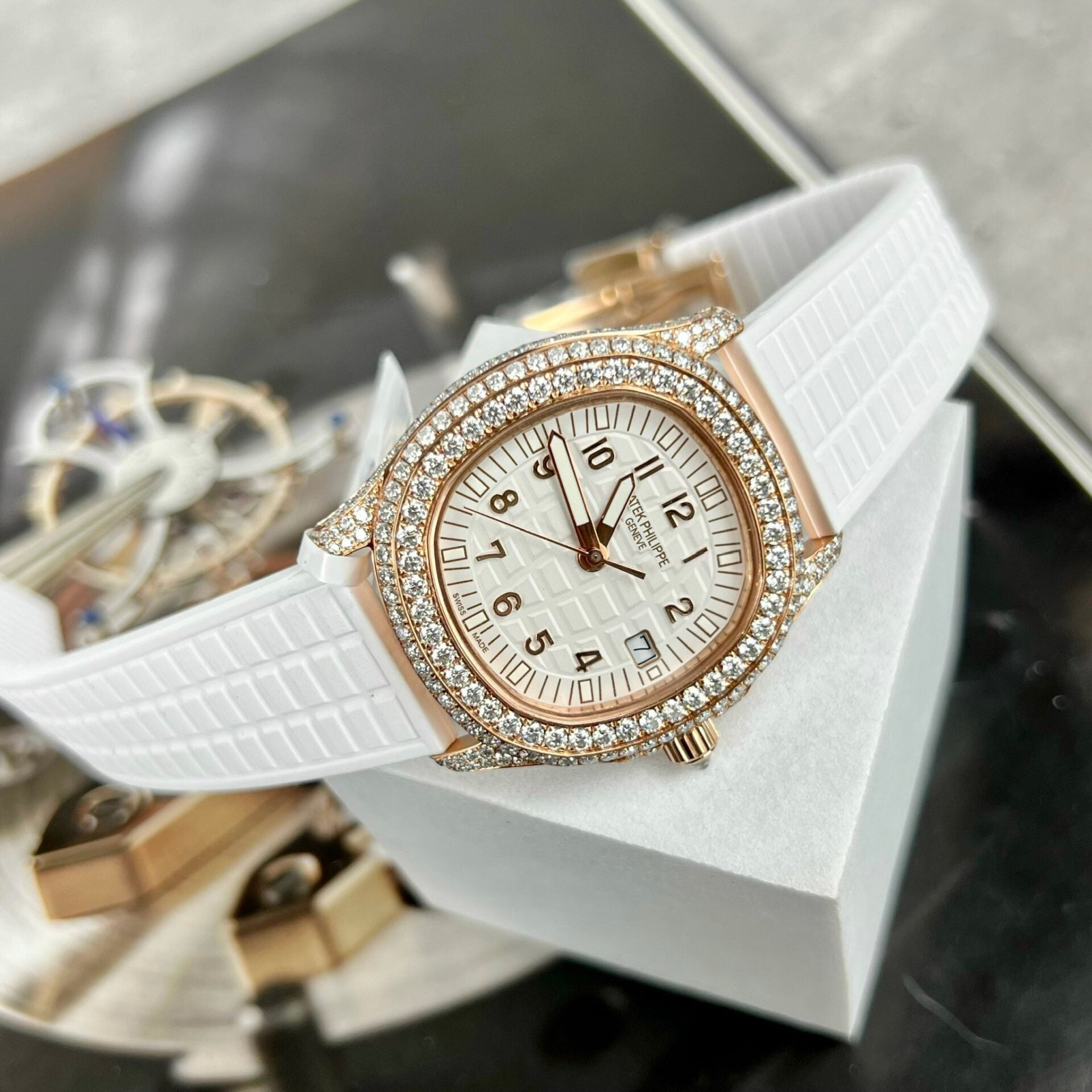 Patek Philippe Aquanaut 5069R With Moissanite Watch 35.2mm - Image 2