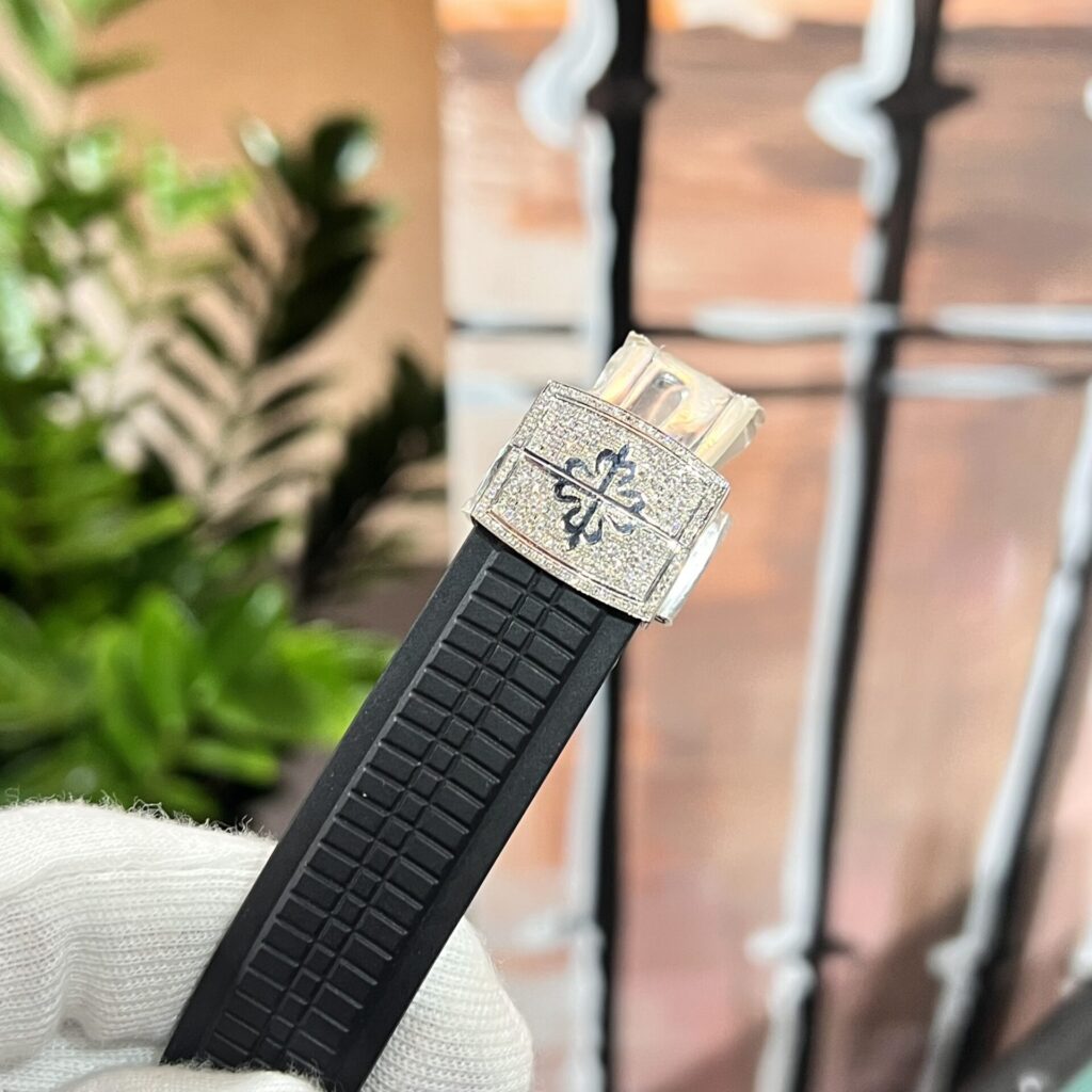 Đồng Hồ Patek Philippe Aquanaut 5167 Chế Tác Kim Cương Tự Nhiên 40mm (1)