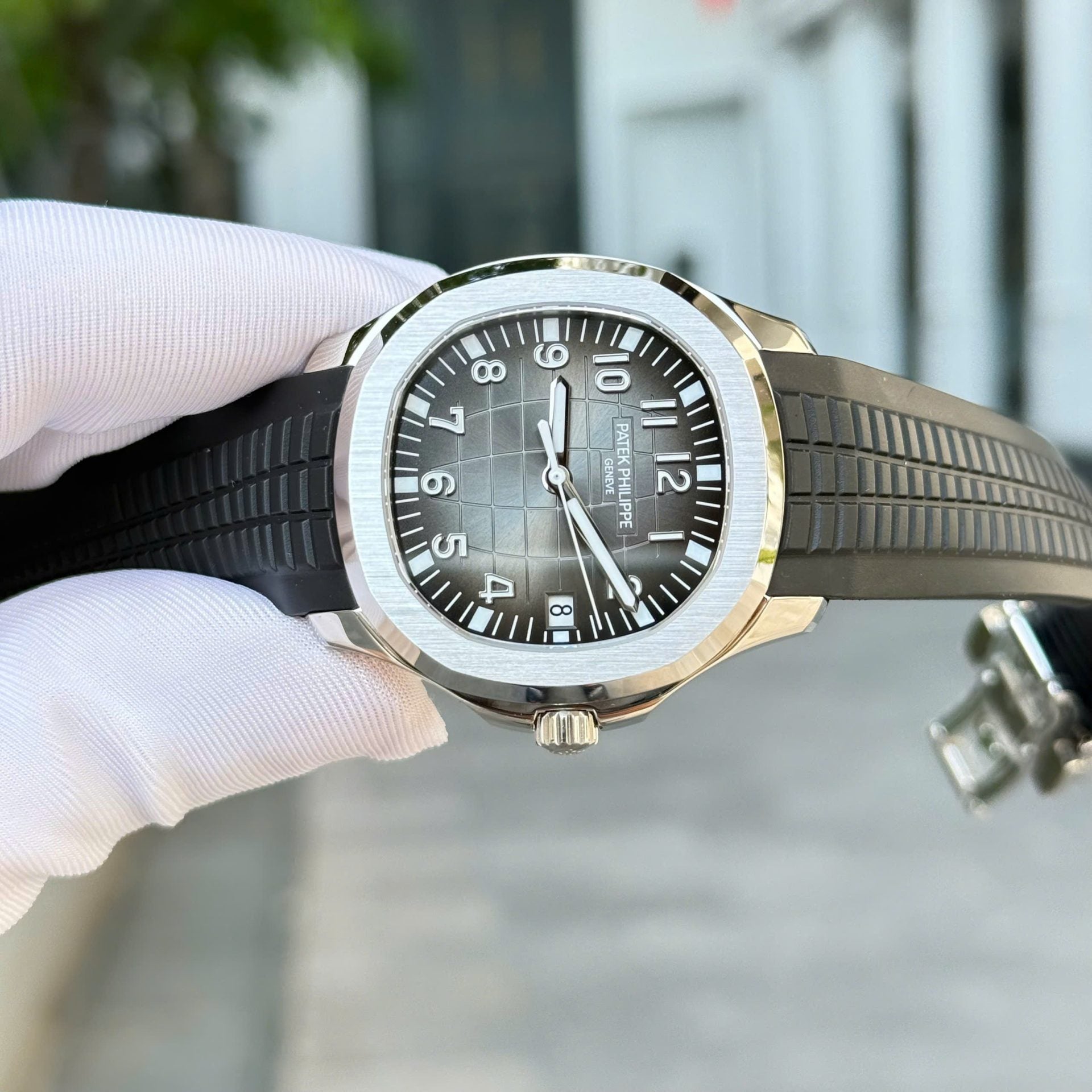 Patek Philippe Aquanaut 5167 Watch Gray Dial Rubber Strap 40mm - Image 4