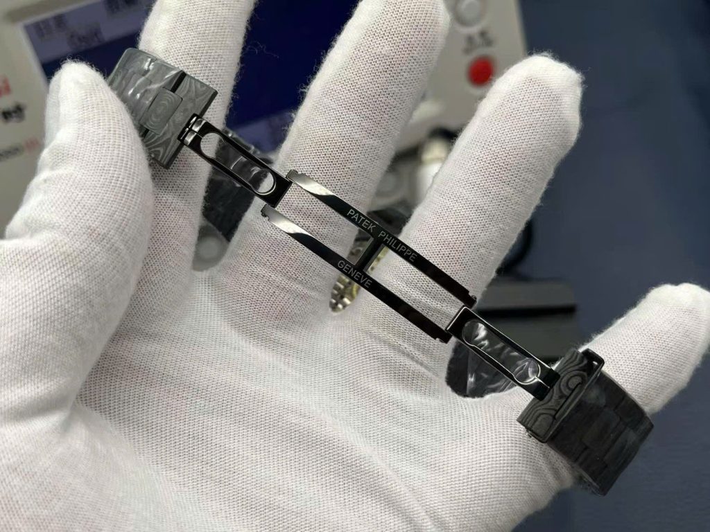 Đồng Hồ Patek Philippe Chế Tác Natilus 5711 DIW Carbon Màu Đen Mặt Xanh Siêu Nhẹ 40mm (1)