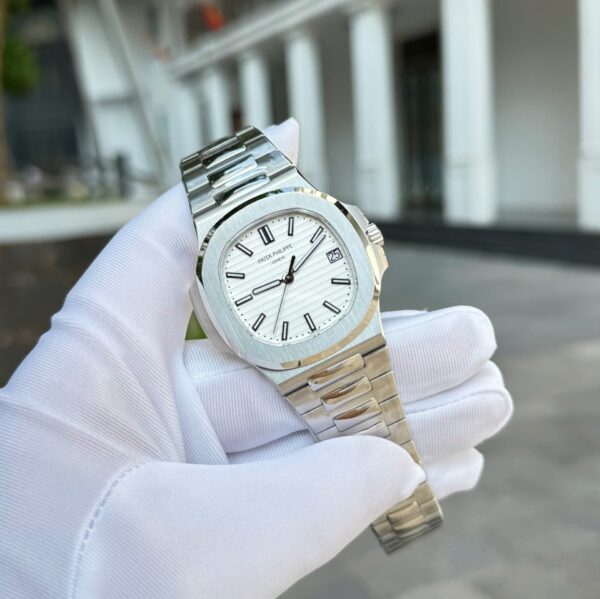 Patek Philippe Nautilus 5711 Watch White Dial Metal Wire 40mm - Image 2