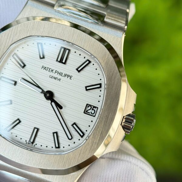 Patek Philippe Nautilus 5711 Watch White Dial Metal Wire 40mm - Image 4