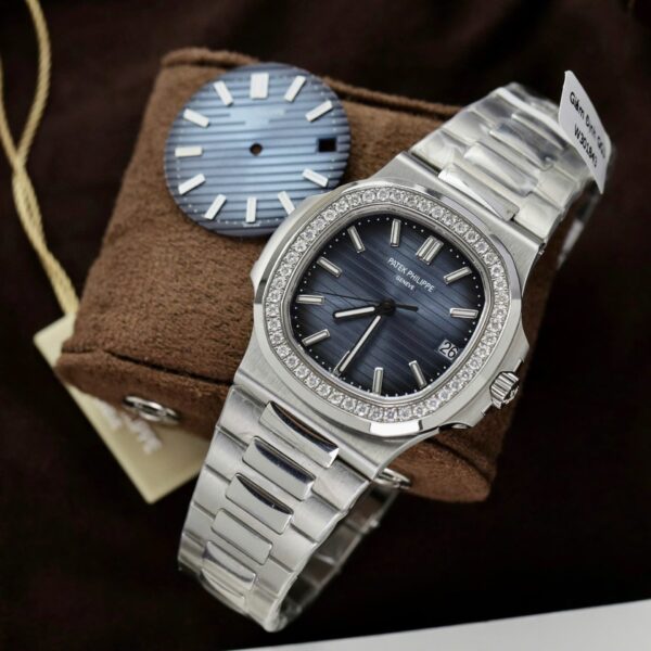 Patek Philippe Nautilus 5711 Blue Dial Watch Diamonds Natual 40mm