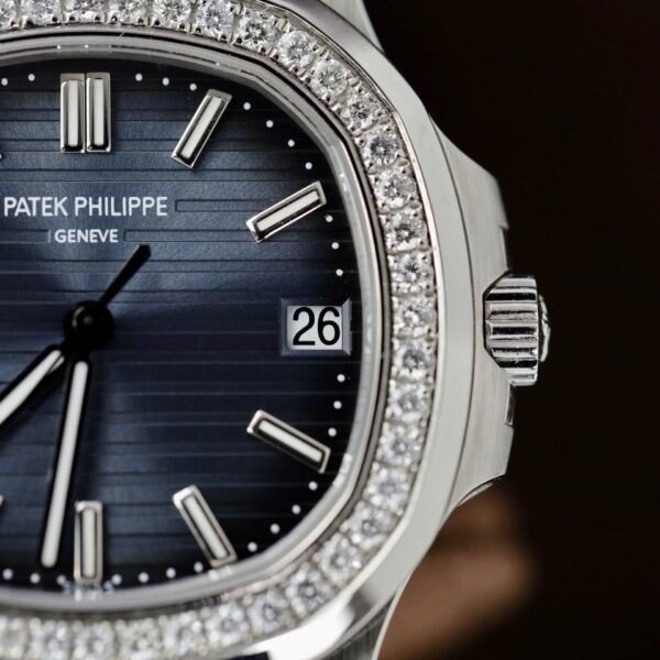 Patek Philippe Nautilus 5711 Blue Dial Watch Diamonds Natual 40mm - Image 4