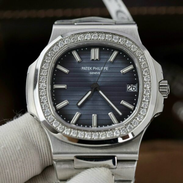 Patek Philippe Nautilus 5711 Blue Dial Watch Diamonds Natual 40mm - Image 2