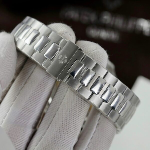 Patek Philippe Nautilus 5711 Blue Dial Watch Diamonds Natual 40mm - Image 8