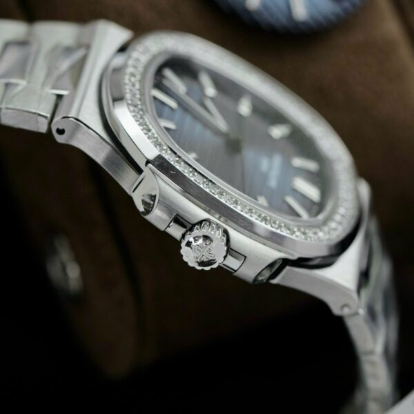 Patek Philippe Nautilus 5711 Blue Dial Watch Diamonds Natual 40mm - Image 6