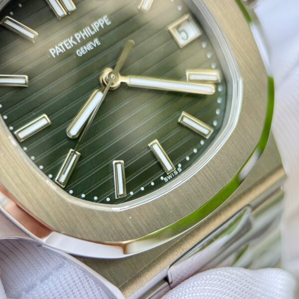 Patek Philippe Nautilus 5711 Watch Green Dial Metal Wire 40mm - Image 3