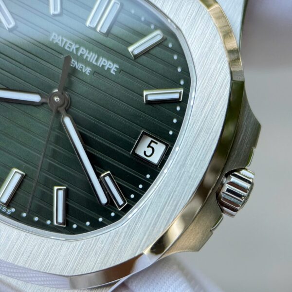 Patek Philippe Nautilus 5711 Watch Green Dial Metal Wire 40mm - Image 4