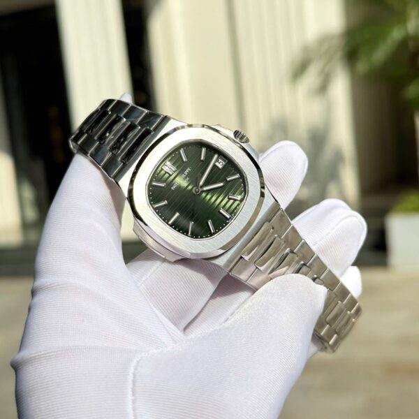 Patek Philippe Nautilus 5711 Watch Green Dial Metal Wire 40mm - Image 2