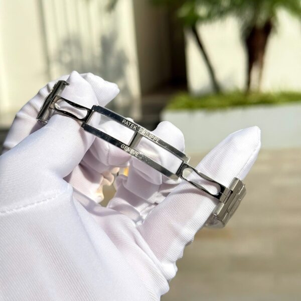 Patek Philippe Nautilus 5711 Watch Green Dial Metal Wire 40mm - Image 11