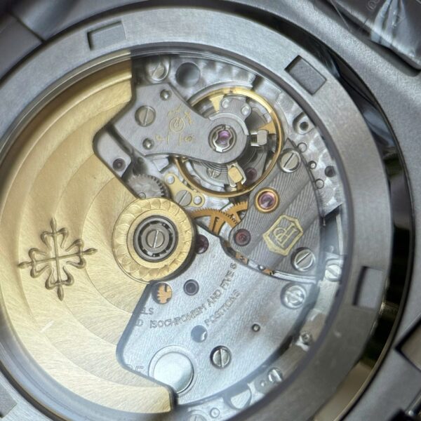 Patek Philippe Nautilus 5711 Watch Green Dial Metal Wire 40mm - Image 7