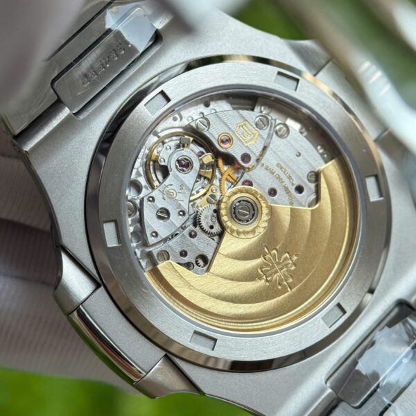 Patek Philippe Nautilus 5711 Watch Green Dial Metal Wire 40mm - Image 6