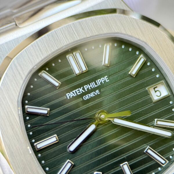 Patek Philippe Nautilus 5711 Watch Green Dial Metal Wire 40mm - Image 5