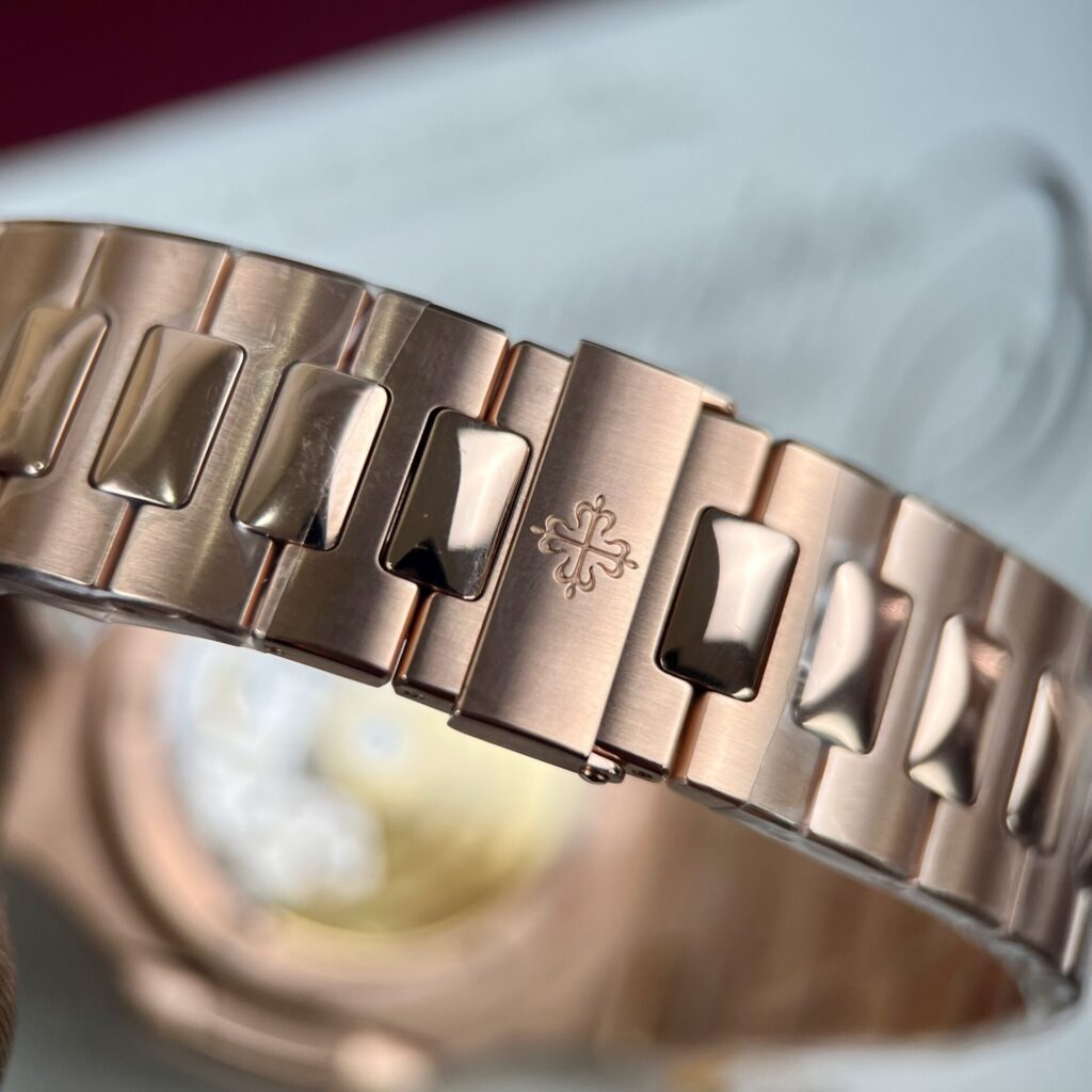 Đồng Hồ Patek Philippe Nautilus 5711 Replica 11 Bọc Vàng Độ Kim Cương Tự Nhiên 40mm (10)