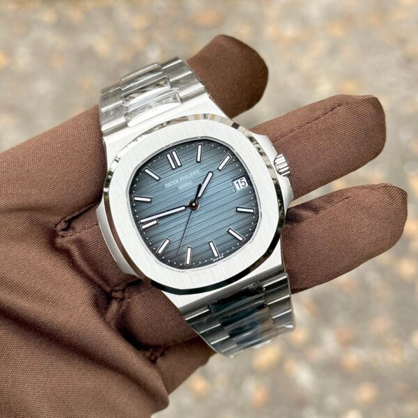 Patek Philippe Nautilus 5711 Watch Blue Dial 40mm - Image 2
