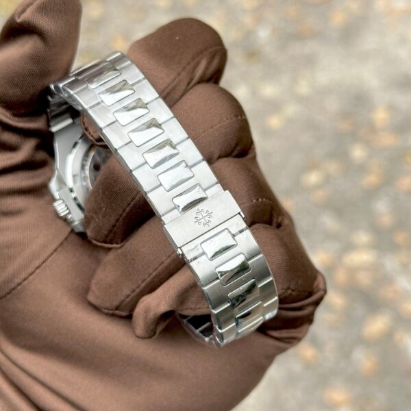 Patek Philippe Nautilus 5711 Watch Blue Dial 40mm - Image 5