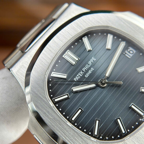 Patek Philippe Nautilus 5711 Watch Refined Full Options Like Auth 40mm - Image 6