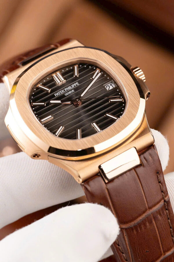 Patek Philippe Nautilus 5711R Watch Gray Dial Leather Strap 40mm - Image 4