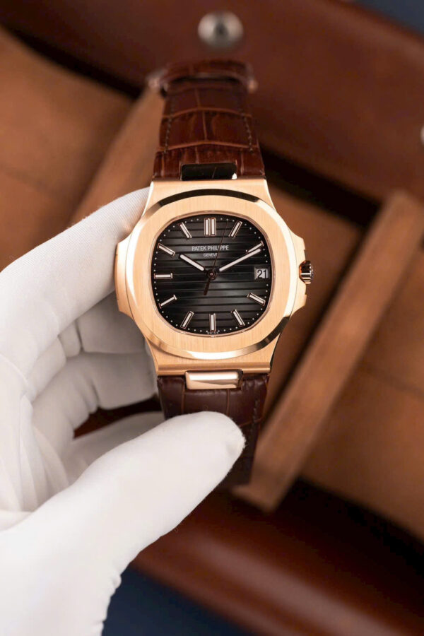 Patek Philippe Nautilus 5711R Watch Gray Dial Leather Strap 40mm - Image 2