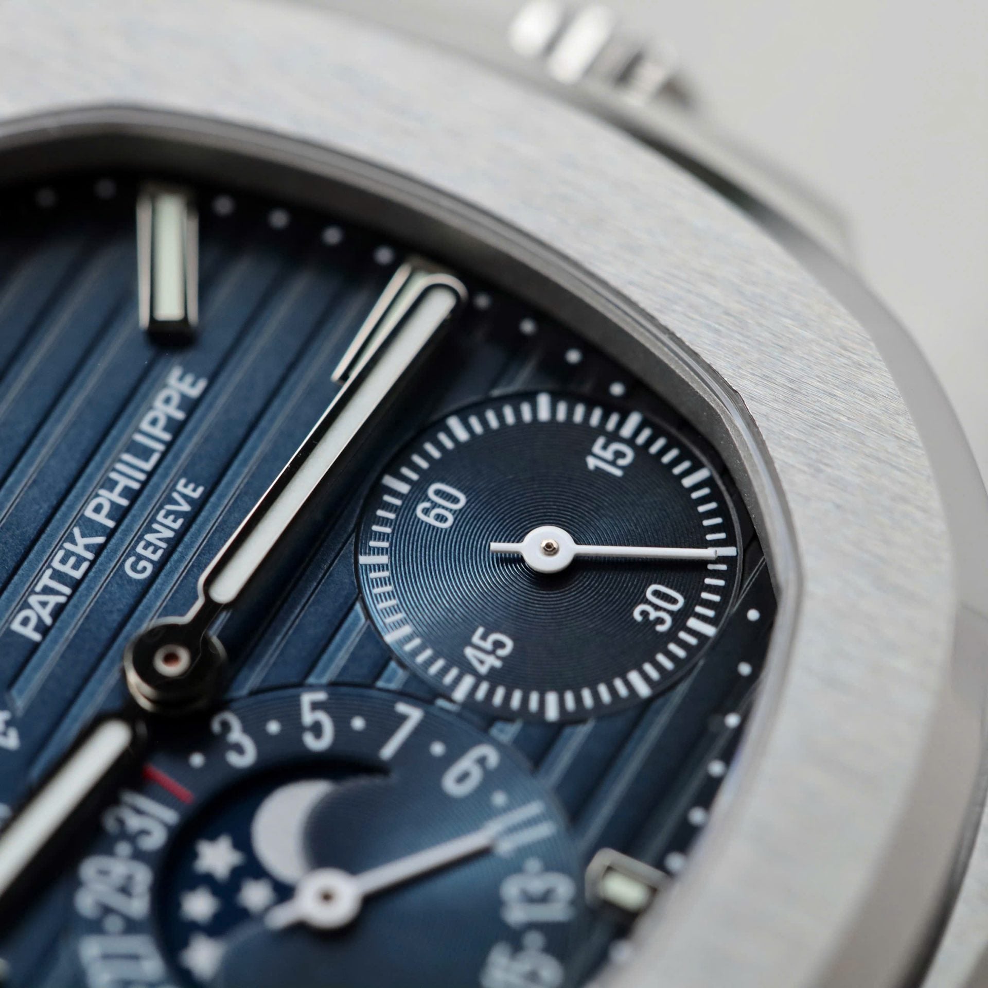 Patek Philippe Nautilus 5712 Watch Blue Dial Engraving Machine 40mm - Image 5