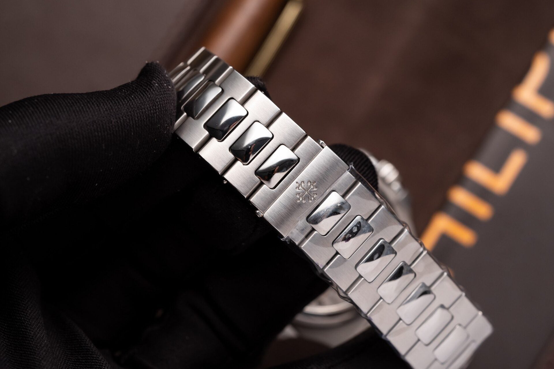 Patek Philippe Nautilus 5712 Watch Gray Dial 40mm - Image 8