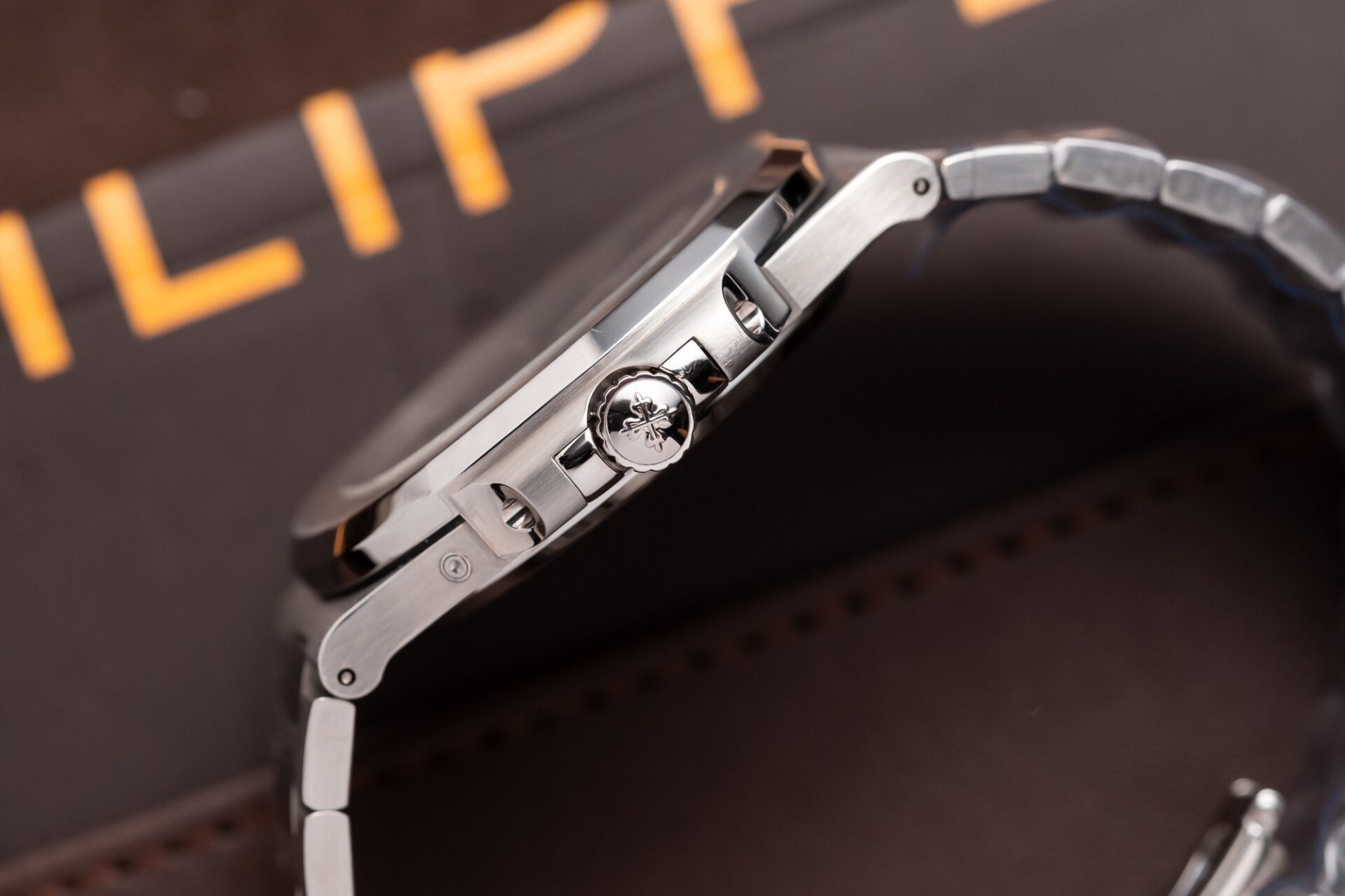 Patek Philippe Nautilus 5712 Watch Gray Dial 40mm - Image 5