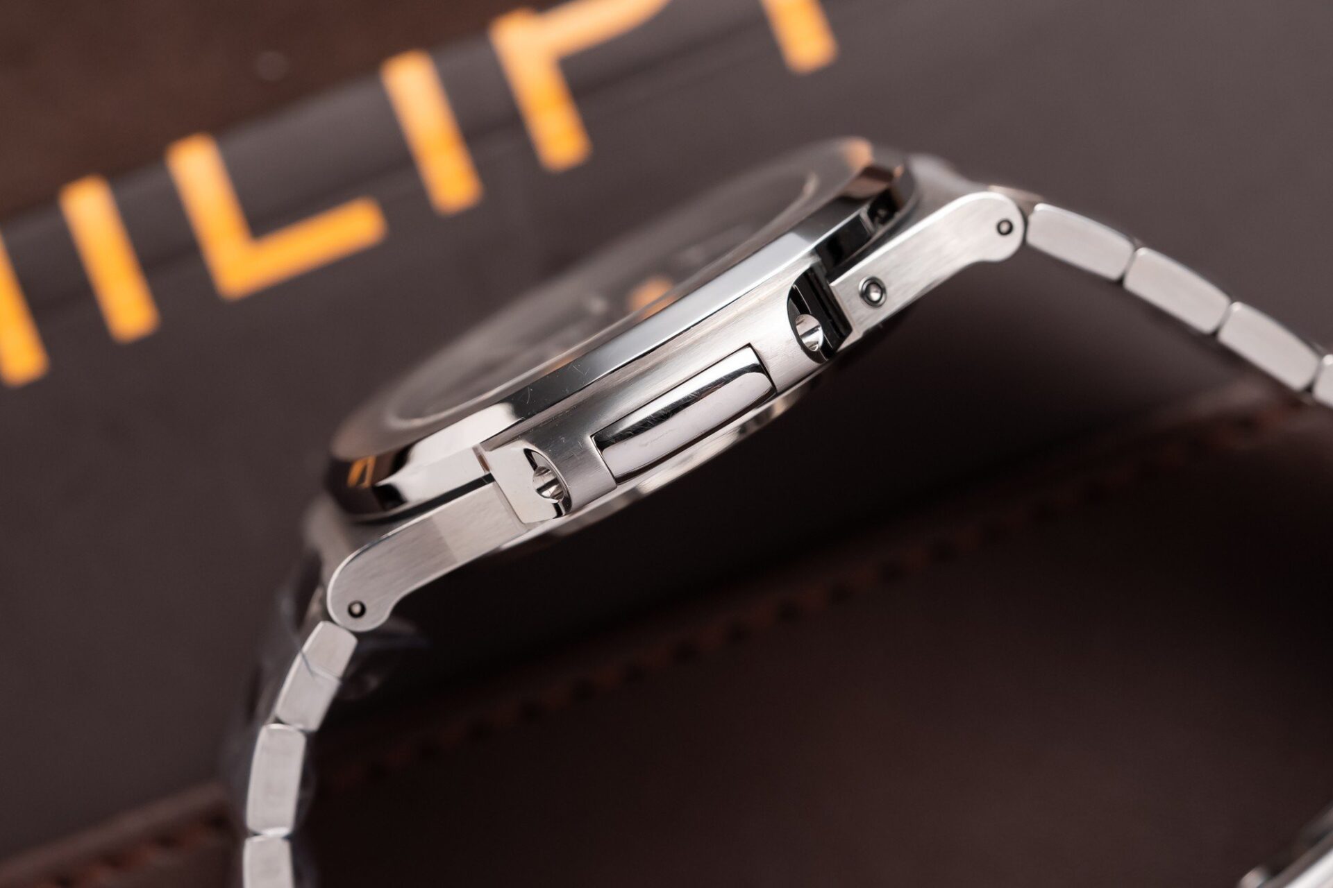 Patek Philippe Nautilus 5712 Watch Gray Dial 40mm - Image 6