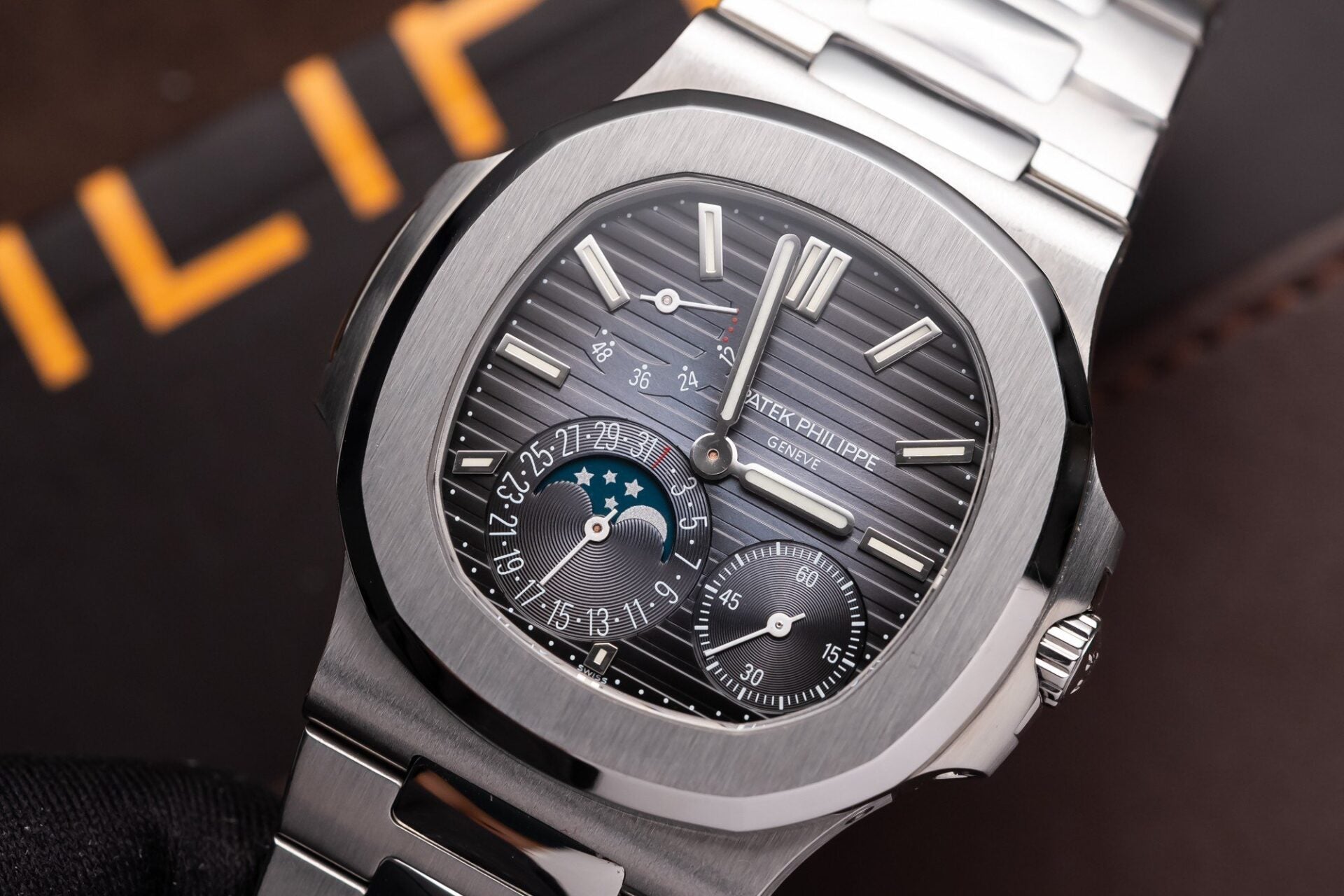 Patek Philippe Nautilus 5712 Watch Gray Dial 40mm - Image 3