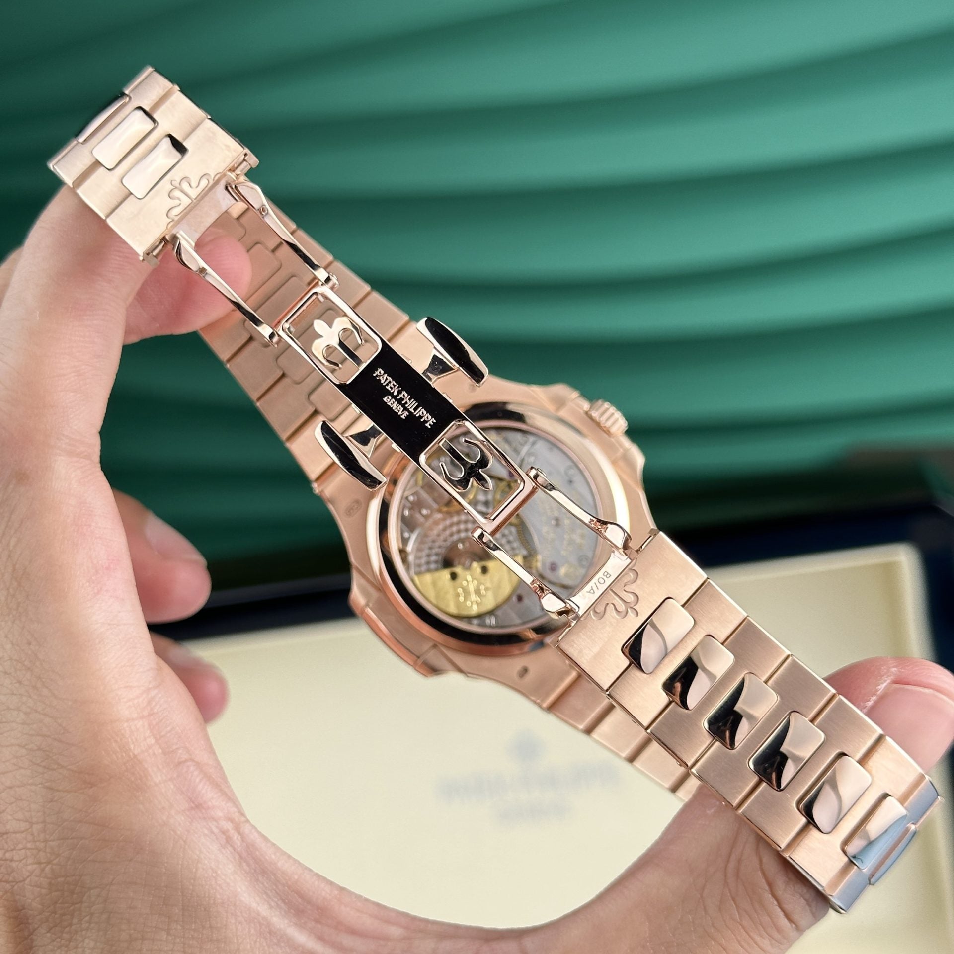 Patek Philippe Nautilus 5712R Gold Wrapped Movement 40mm - Image 8