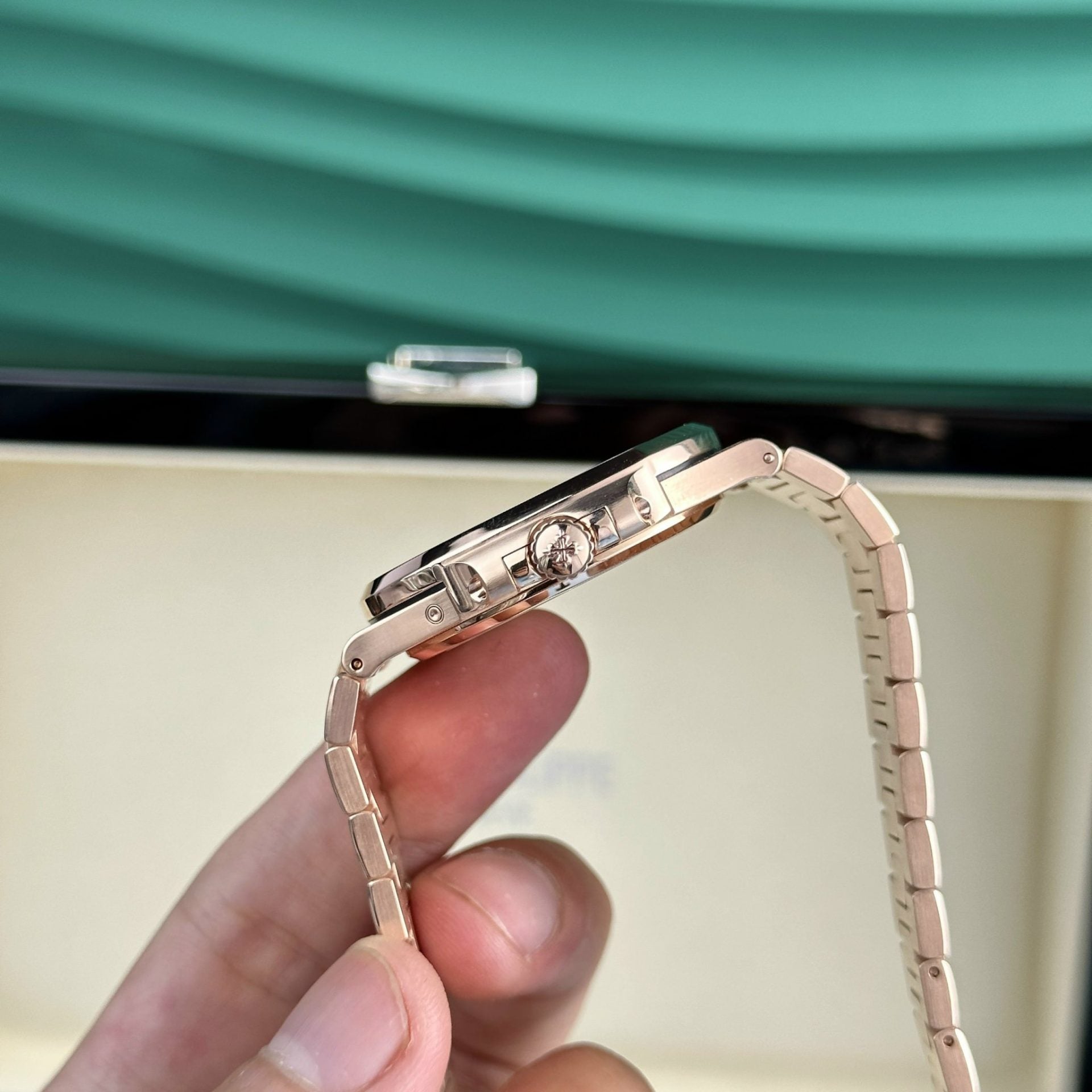 Patek Philippe Nautilus 5712R Gold Wrapped Movement 40mm - Image 5