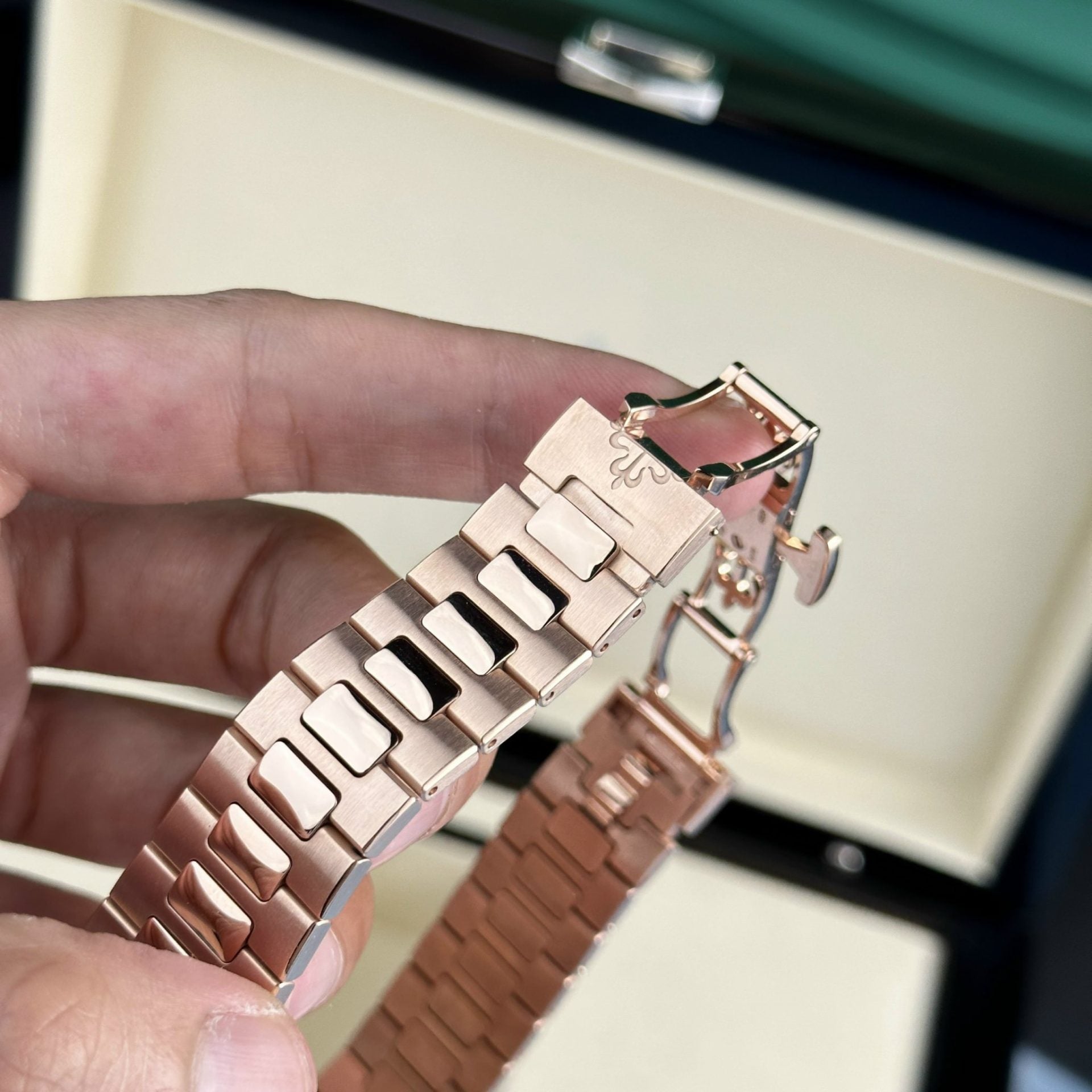 Patek Philippe Nautilus 5712R Gold Wrapped Movement 40mm - Image 10