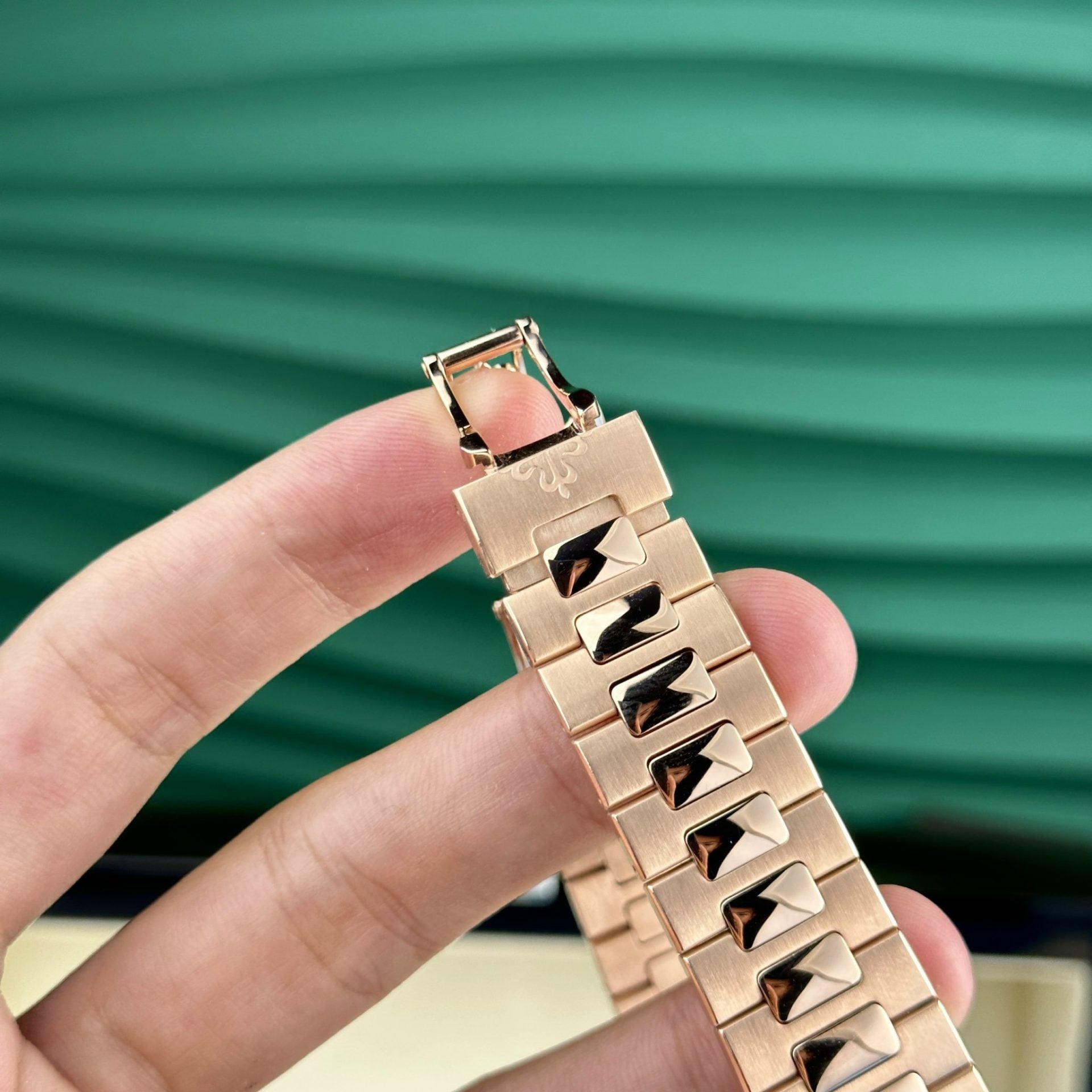 Patek Philippe Nautilus 5712R Gold Wrapped Movement 40mm - Image 11