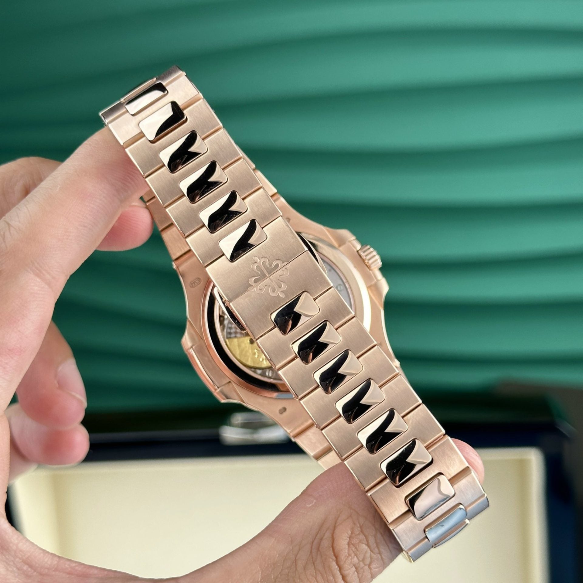 Patek Philippe Nautilus 5712R Gold Wrapped Movement 40mm - Image 12