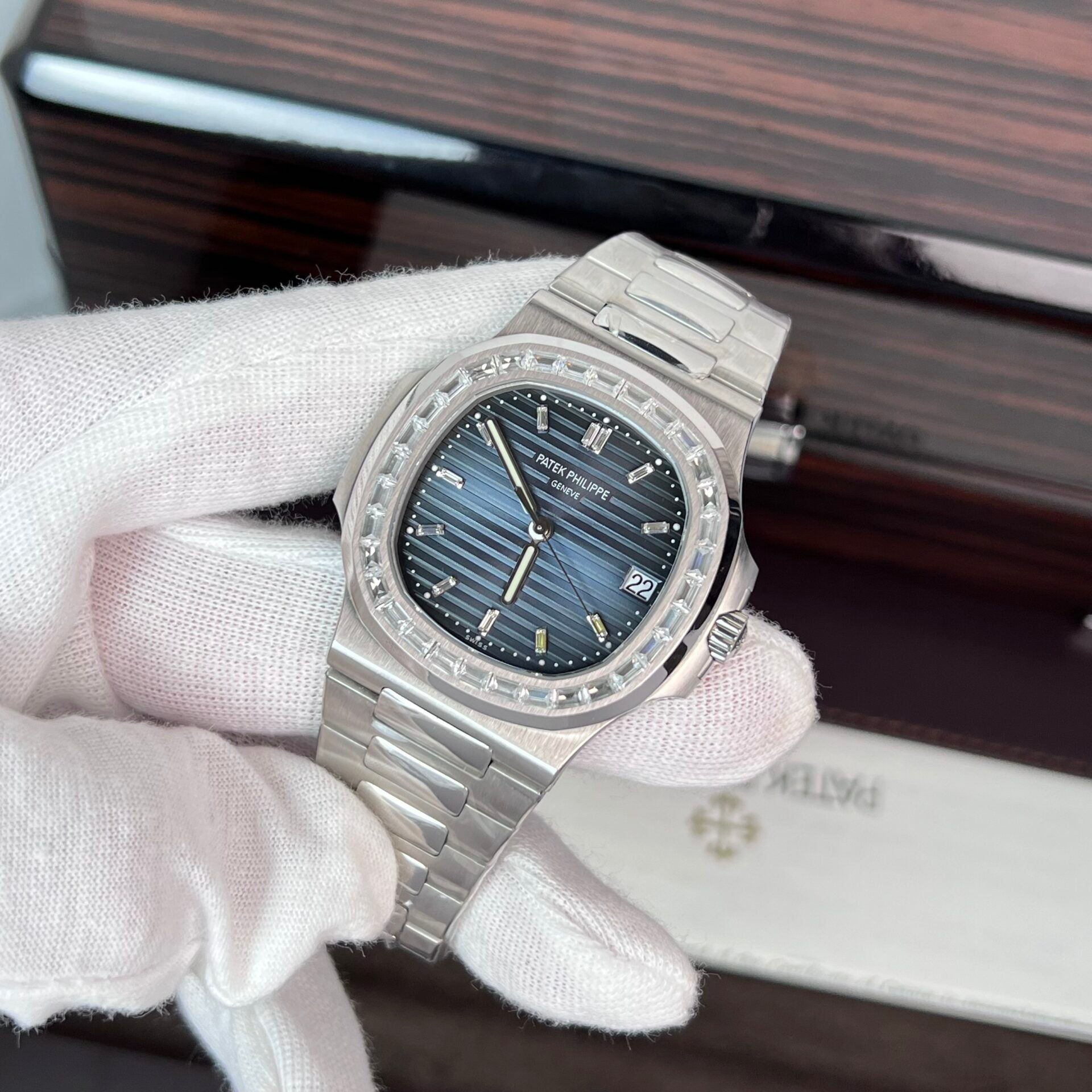 Patek Philippe Nautilus 5723 Watch Blue Dial Diamond 40mm - Image 2