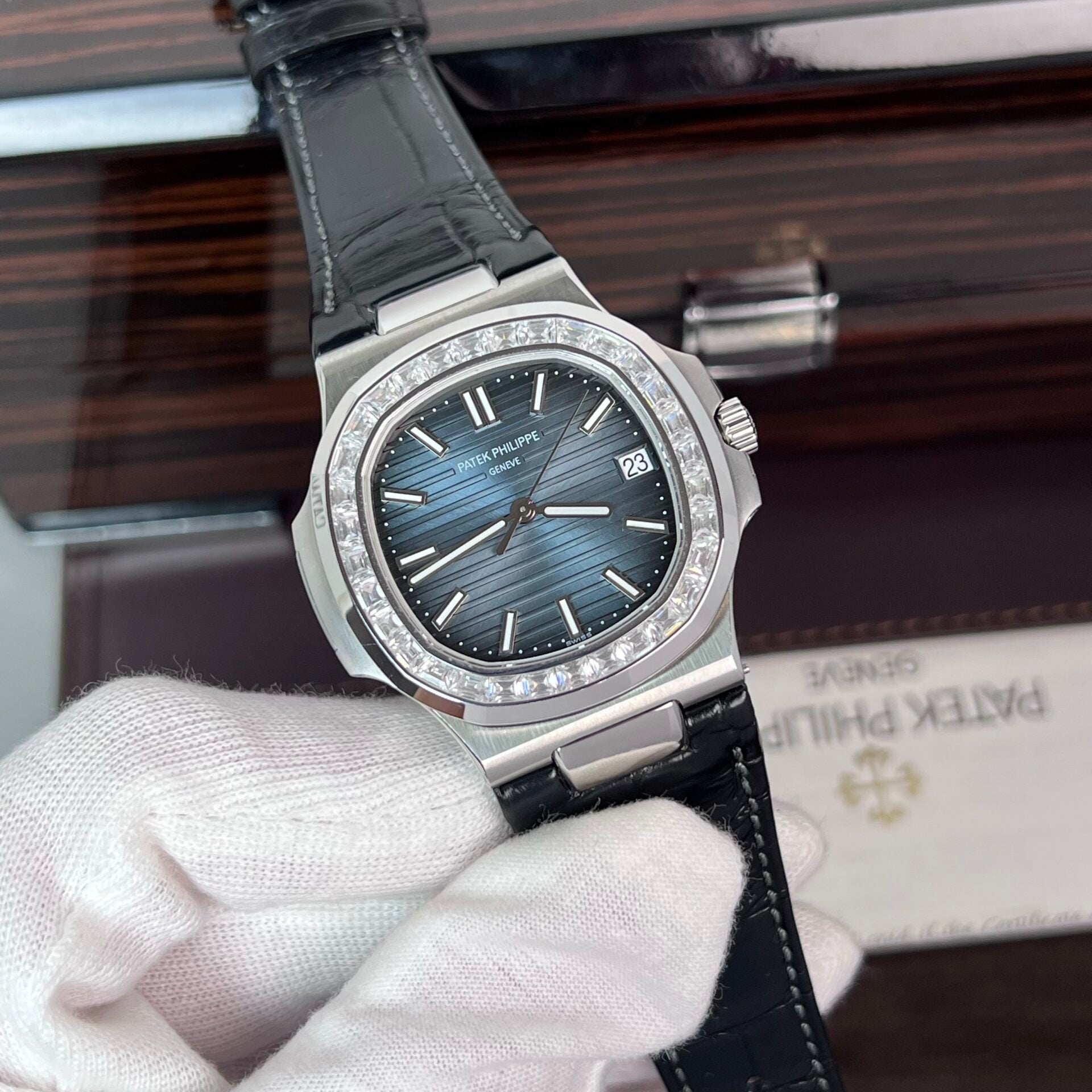 Patek Philippe Nautilus 5723 Watch Leather Strap Dark Blue Dial 40mm - Image 2