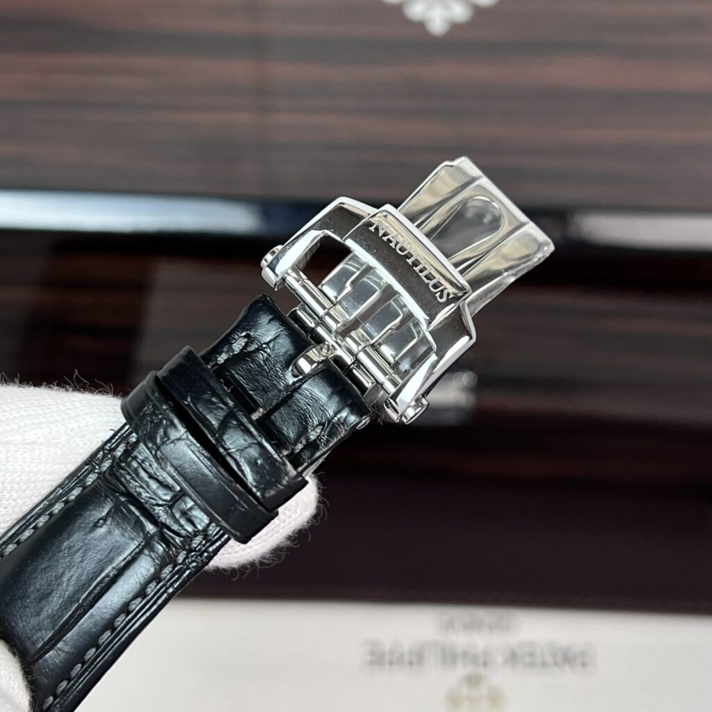 Đồng Hồ Patek Philippe Nautilus 5723 Replica 11 Dây Da Nam 40mm (1)