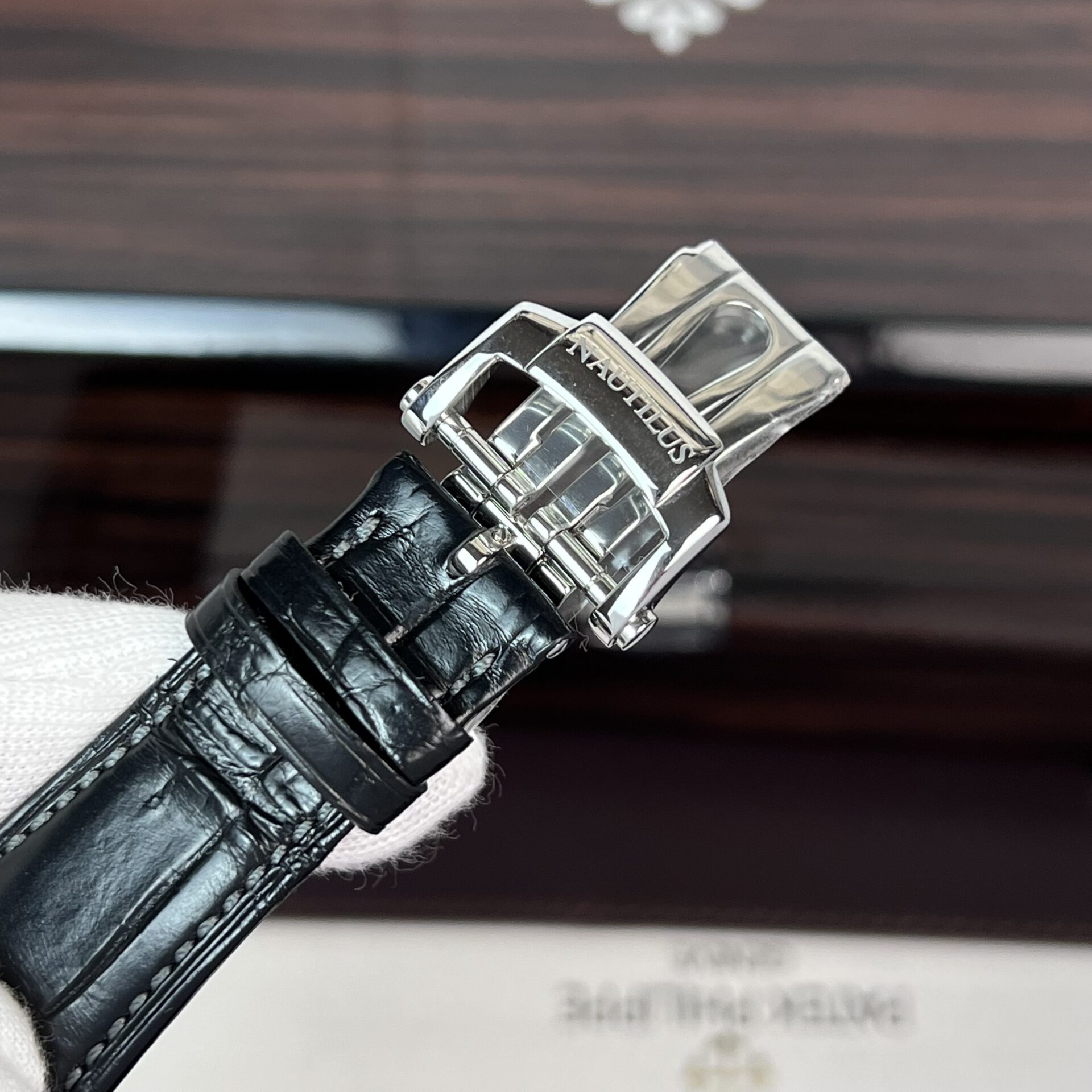 Patek Philippe Nautilus 5723 Watch Leather Strap Dark Blue Dial 40mm - Image 6