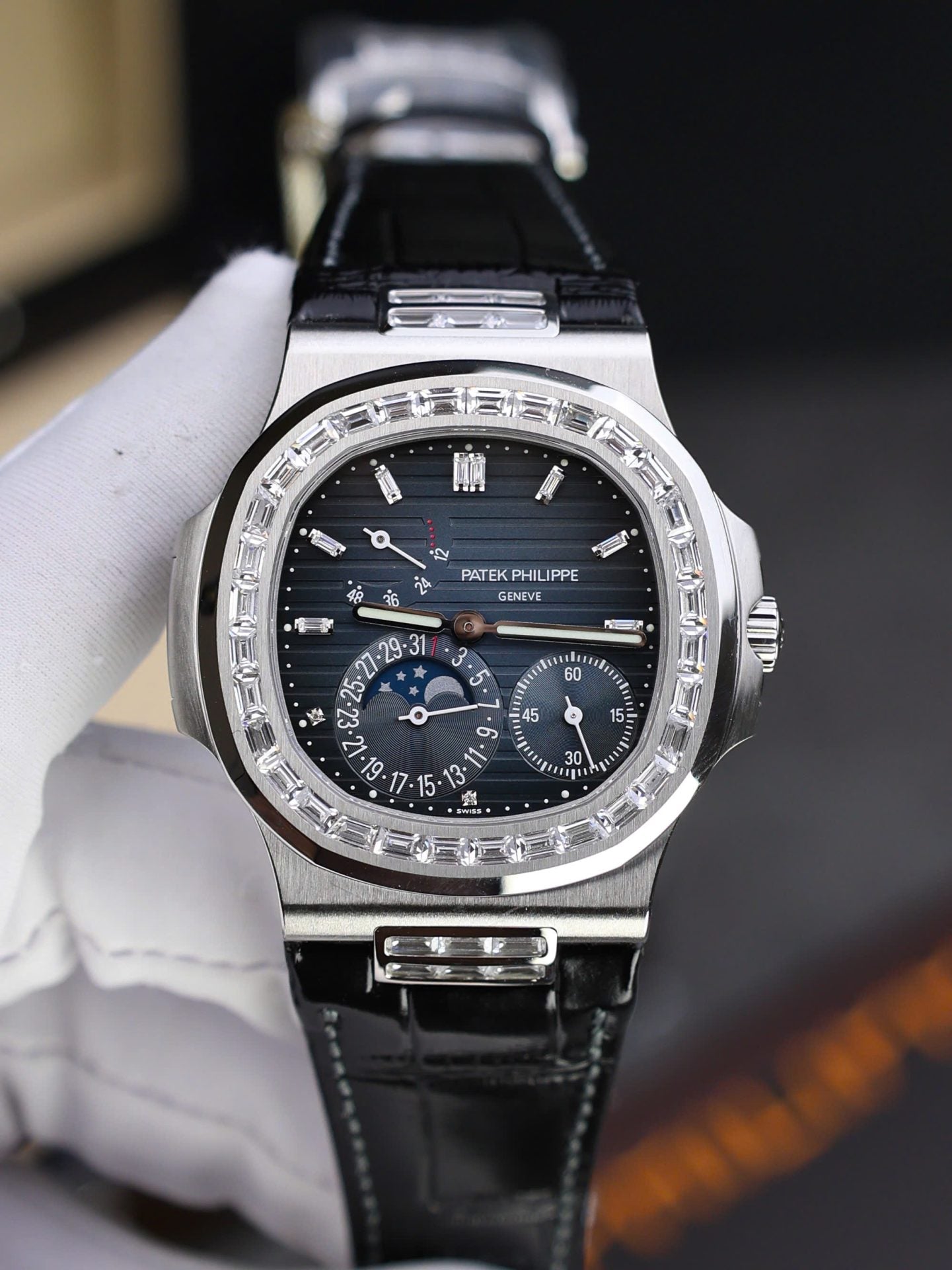 Patek Philippe Nautilus 5724 Blue Dial Watch Full Function 40mm - Image 3