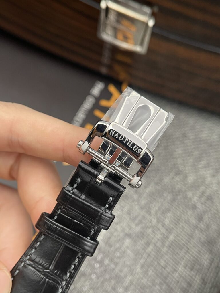 Đồng Hồ Patek Philippe Nautilus 5726 Fake 11 Nam Dây Da GRF 40mm (7)