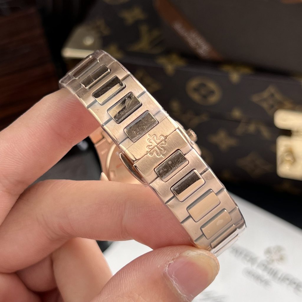 Đồng Hồ Patek Philippe Nautilus 7010 Replica 11 Nữ Mặt Trắng GR Factory 32mm (2)