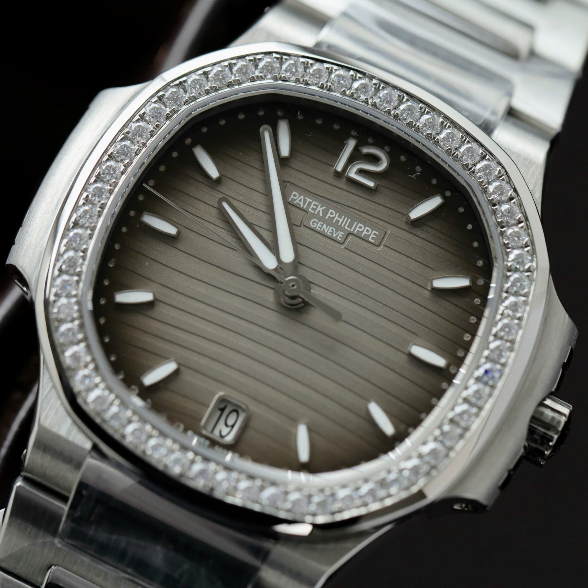 Patek Philippe Nautilus 7118 Watch Gray Dial Diamonds Moissante 35.2mm - Image 3