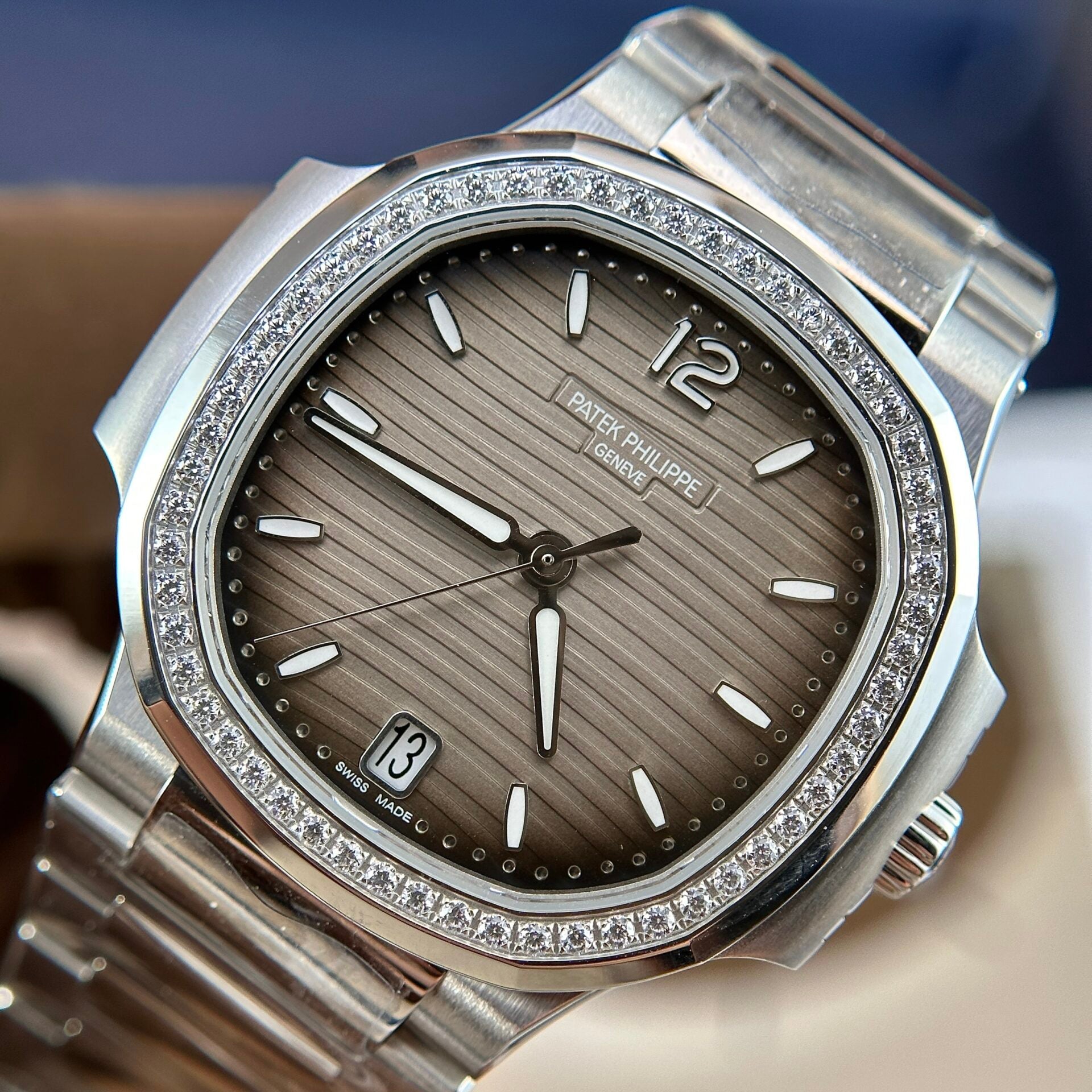 Patek Philippe Nautilus 7118 Watch Grey Dial 35.2mm - Image 4