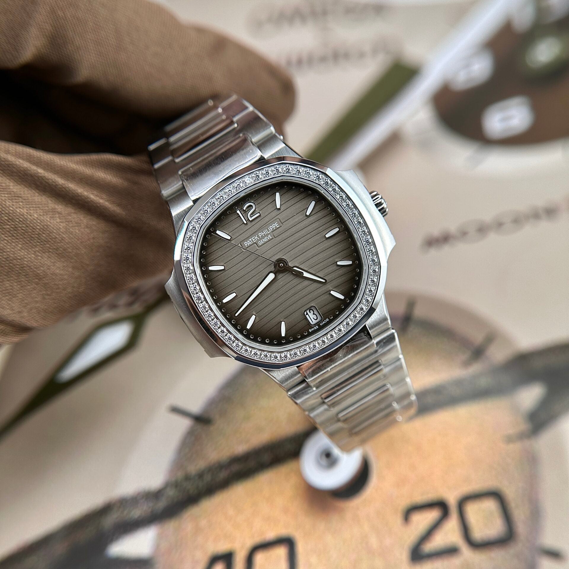 Patek Philippe Nautilus 7118 Watch Grey Dial 35.2mm - Image 2