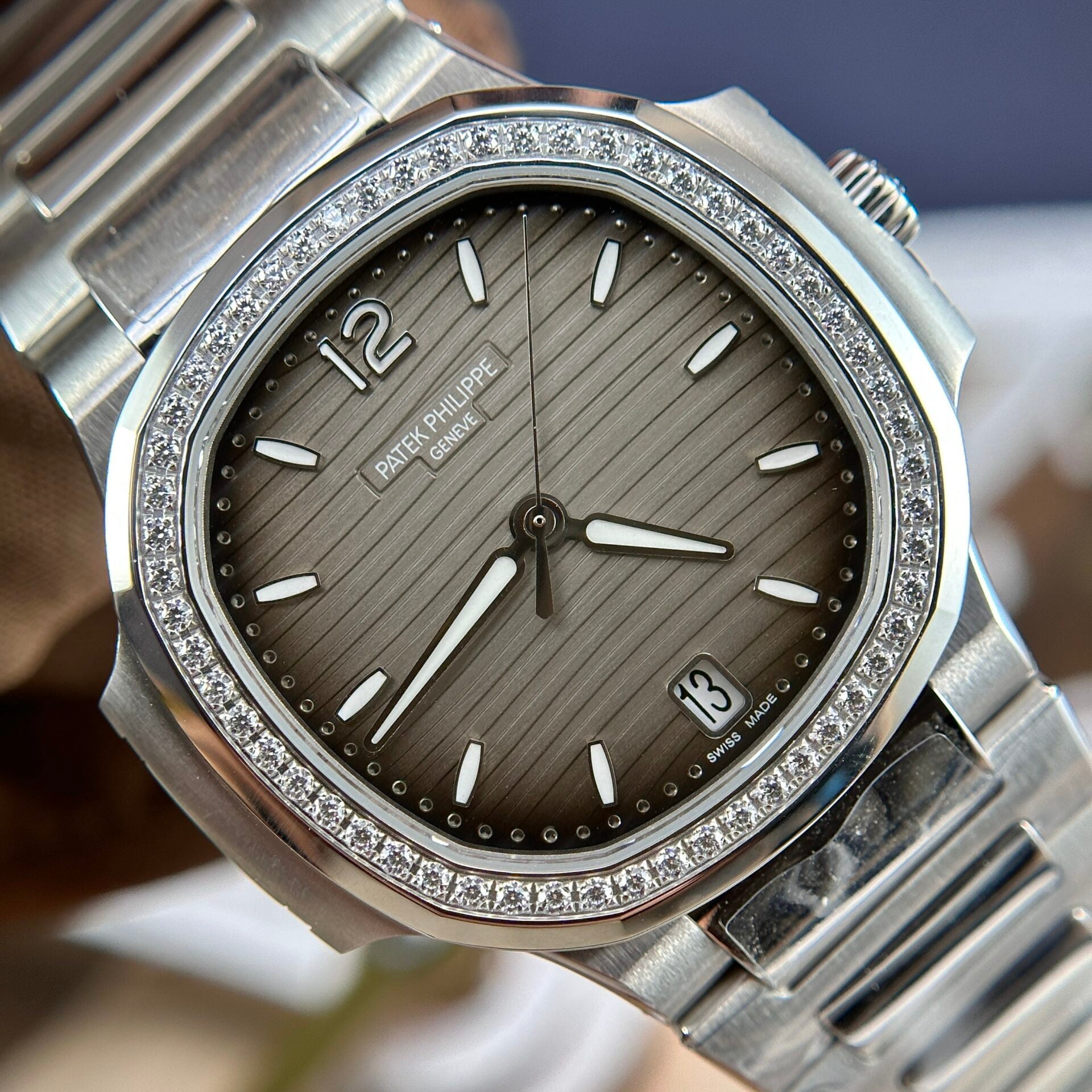 Patek Philippe Nautilus 7118 Watch Grey Dial 35.2mm - Image 3