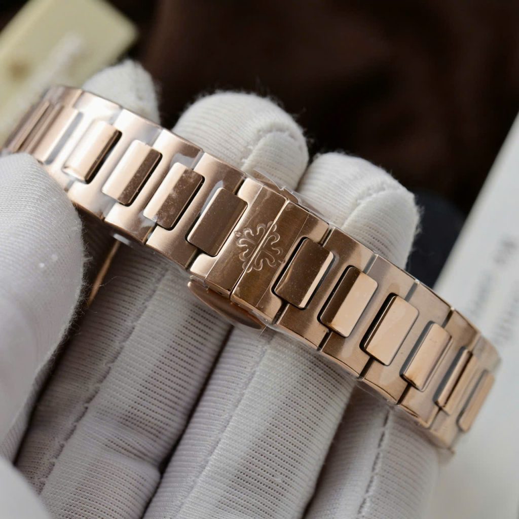 Đồng Hồ Patek Philippe Replica 11 Nautilus 7010R Nữ Mặt Xanh Trắng Dây Kim Loại Xưởng GR 32mm (2)