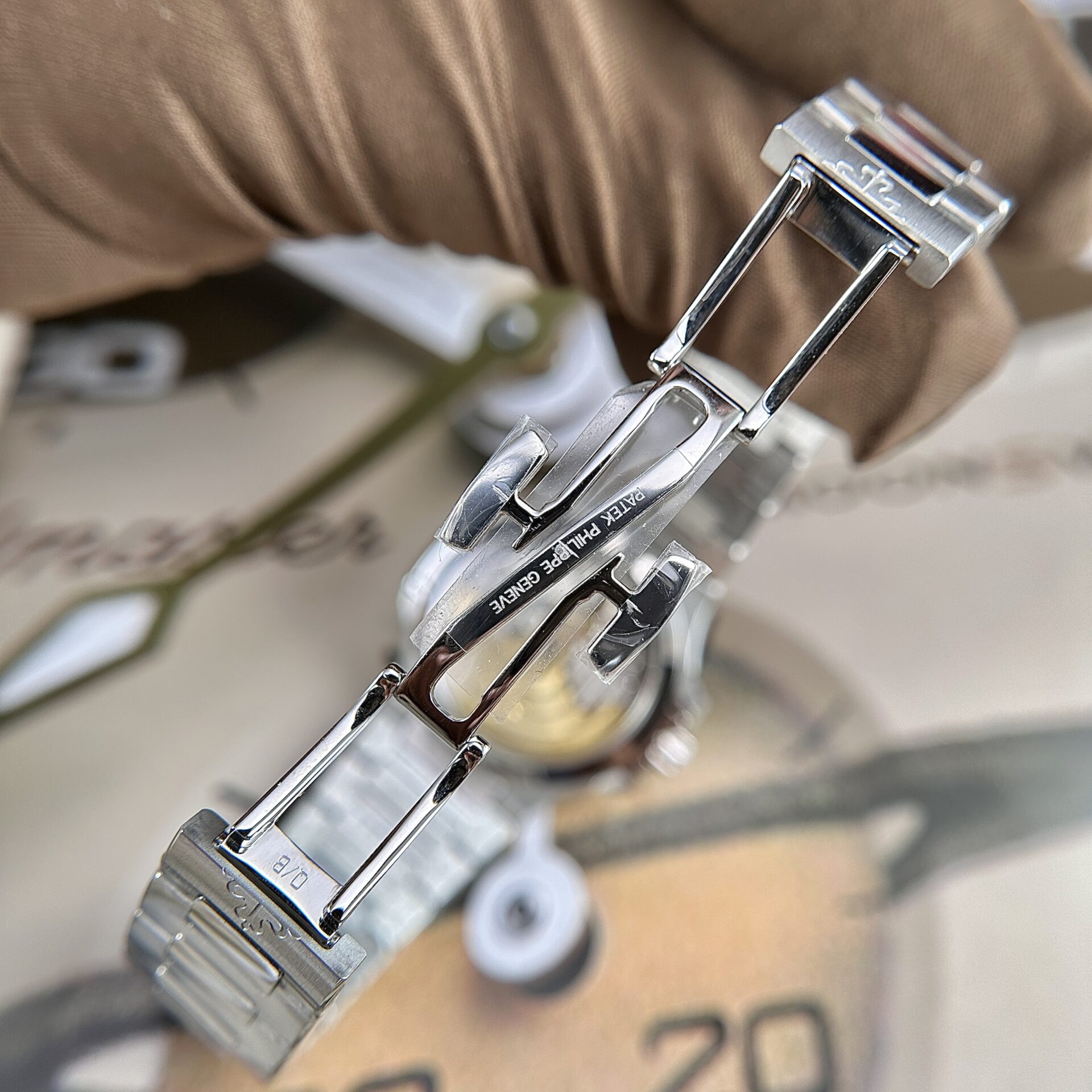 Patek Philippe Nautilus 7118 Watch Grey Dial 35.2mm - Image 9